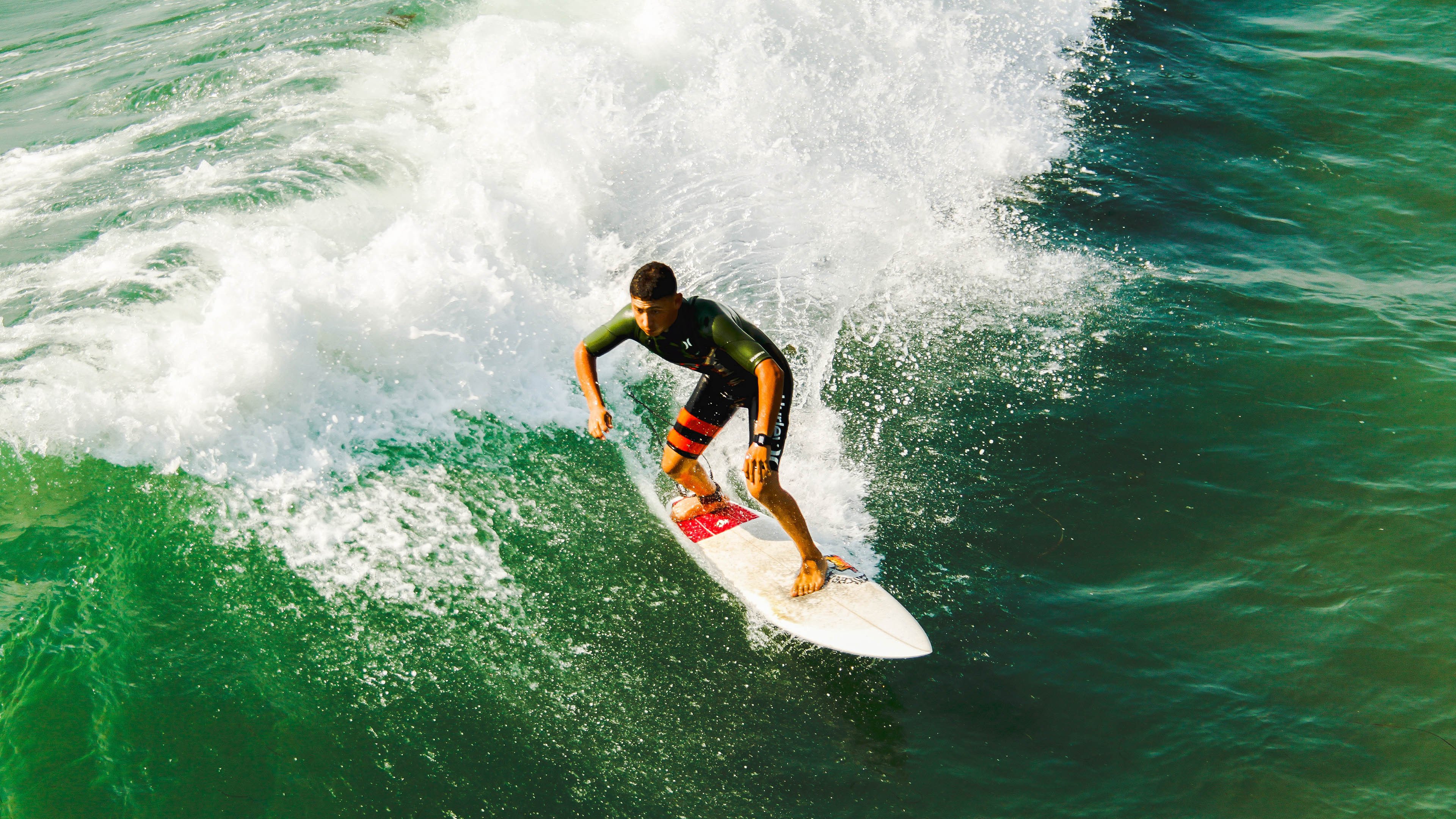 Kaiyun(中国)开云-精彩足球对决中球员技术娴熟，表现神勇，足球对决图片